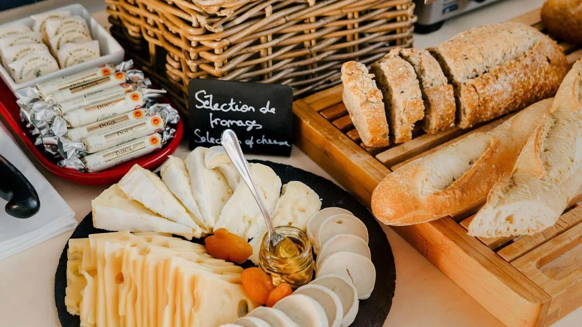 ****  Hotel Sonder L'Edmond Parc Monceau à Paris France